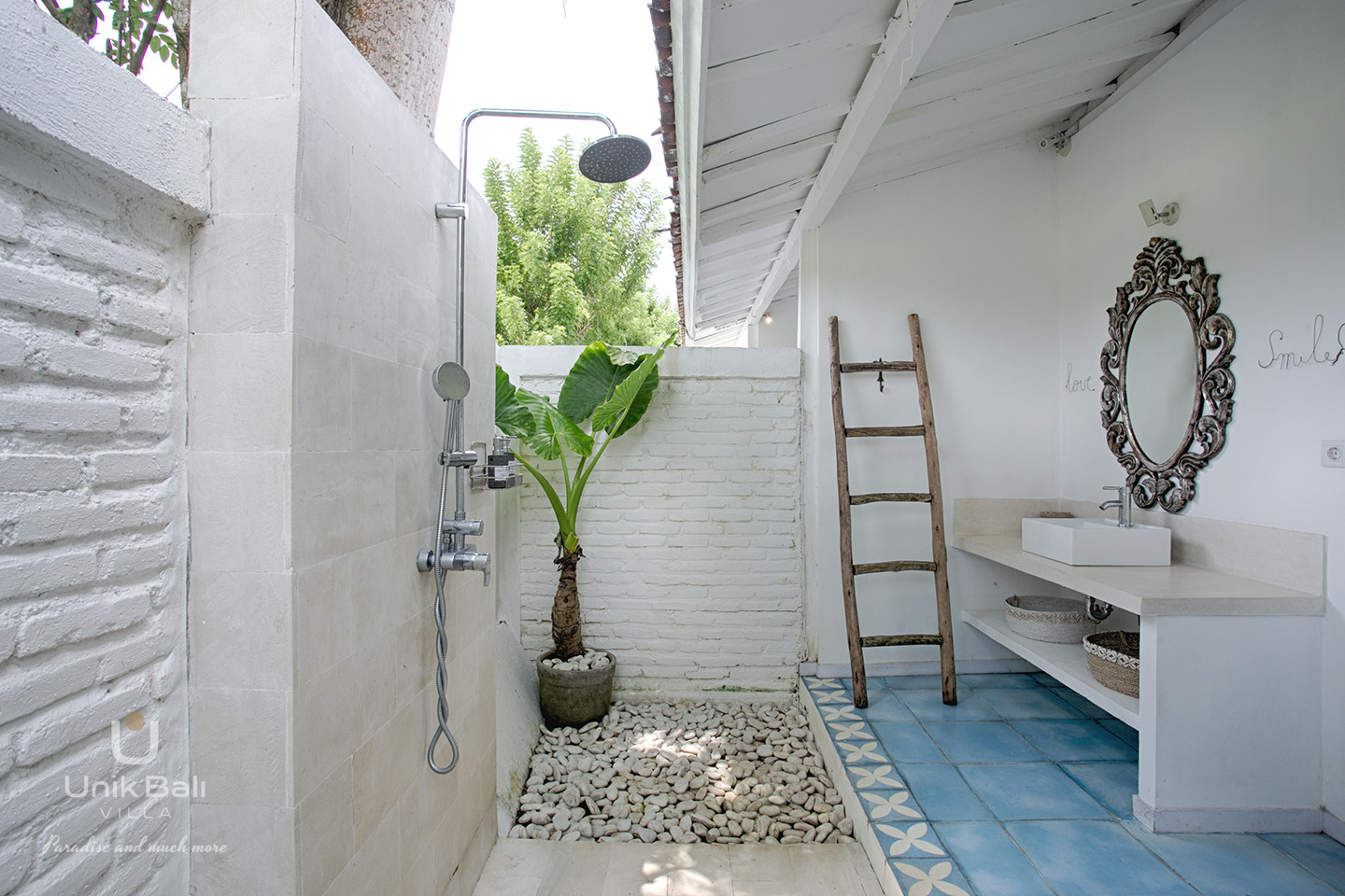Unik Bali Villa Grey Blue Damai For Rent 23 Bathroom01 Blue