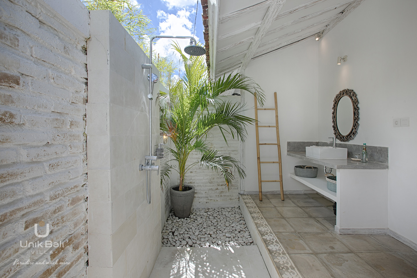 Unik Bali Villa Grey Blue Damai For Rent 24 Bathroom02 Grey
