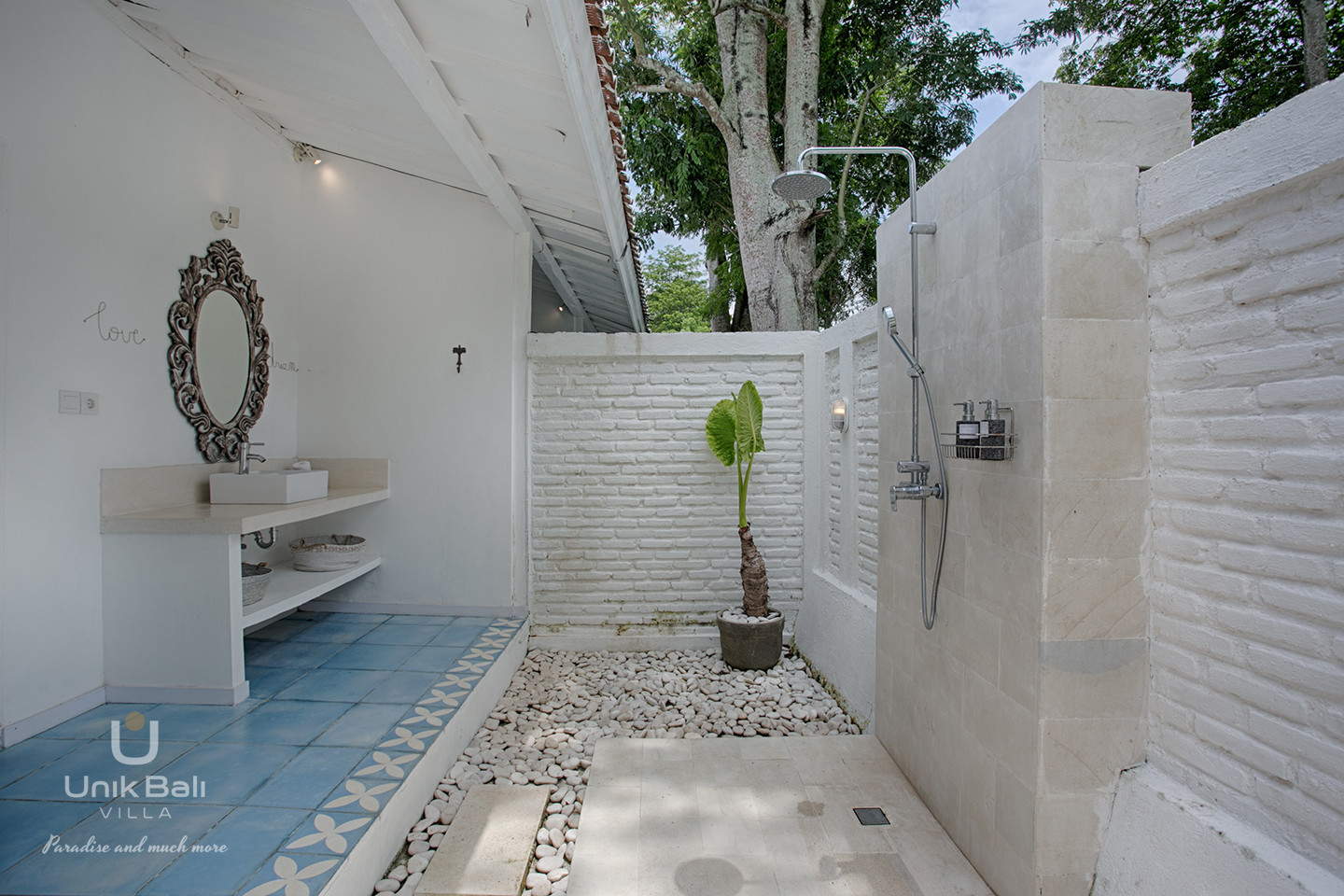 Unik Bali Villa Grey Blue Damai For Rent 26 Bathroom02 Blue
