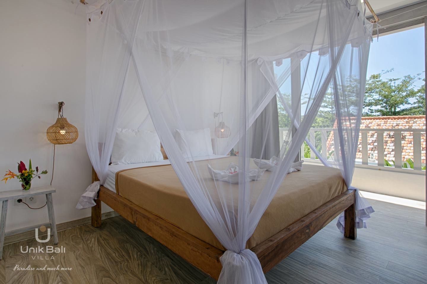 unik-bali-villa-for-rent-shiva-serenity-double-bedroom-with-balcony
