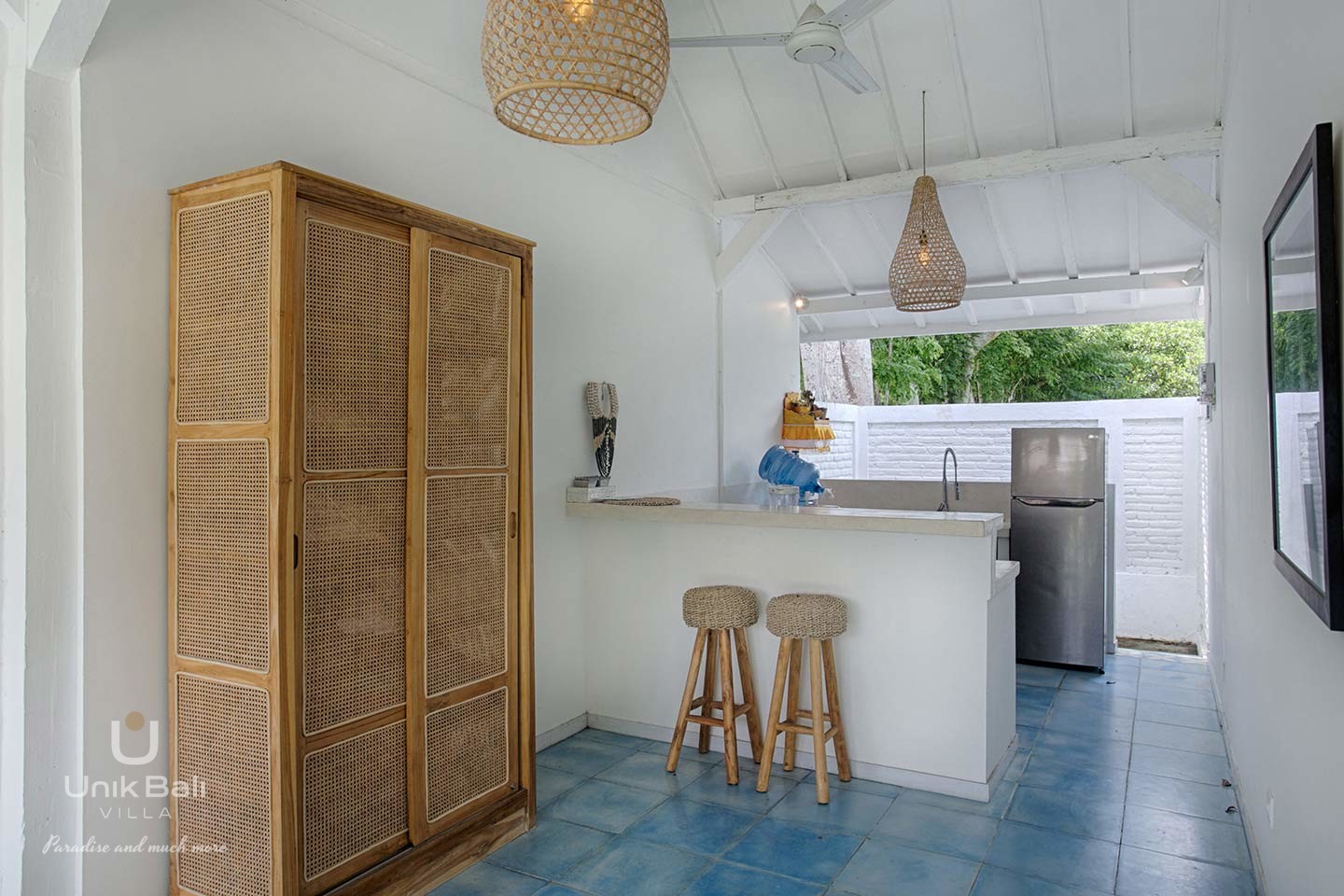 unik-bali-villa-for-rent--blue-damai-equipped-kitchen