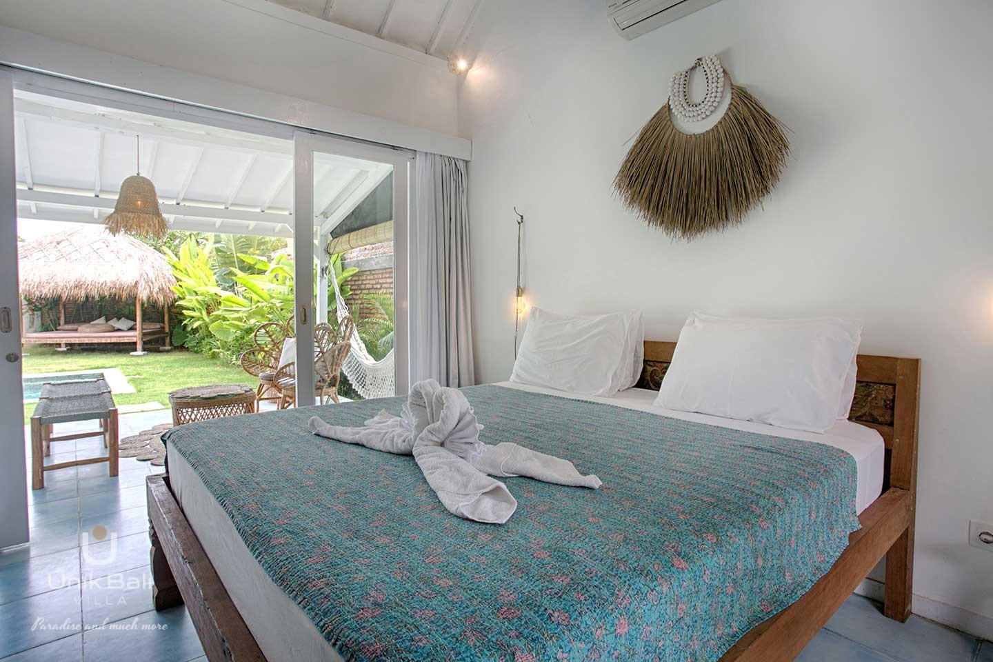 unik-bali-villa-for-rent--blue-damai-double-bedroom-terrace-gazebo