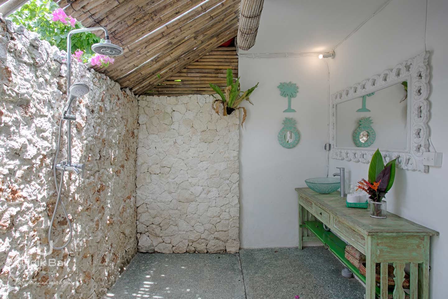 unik-bali-villa-for-rent-purnama-open-air-bathroom