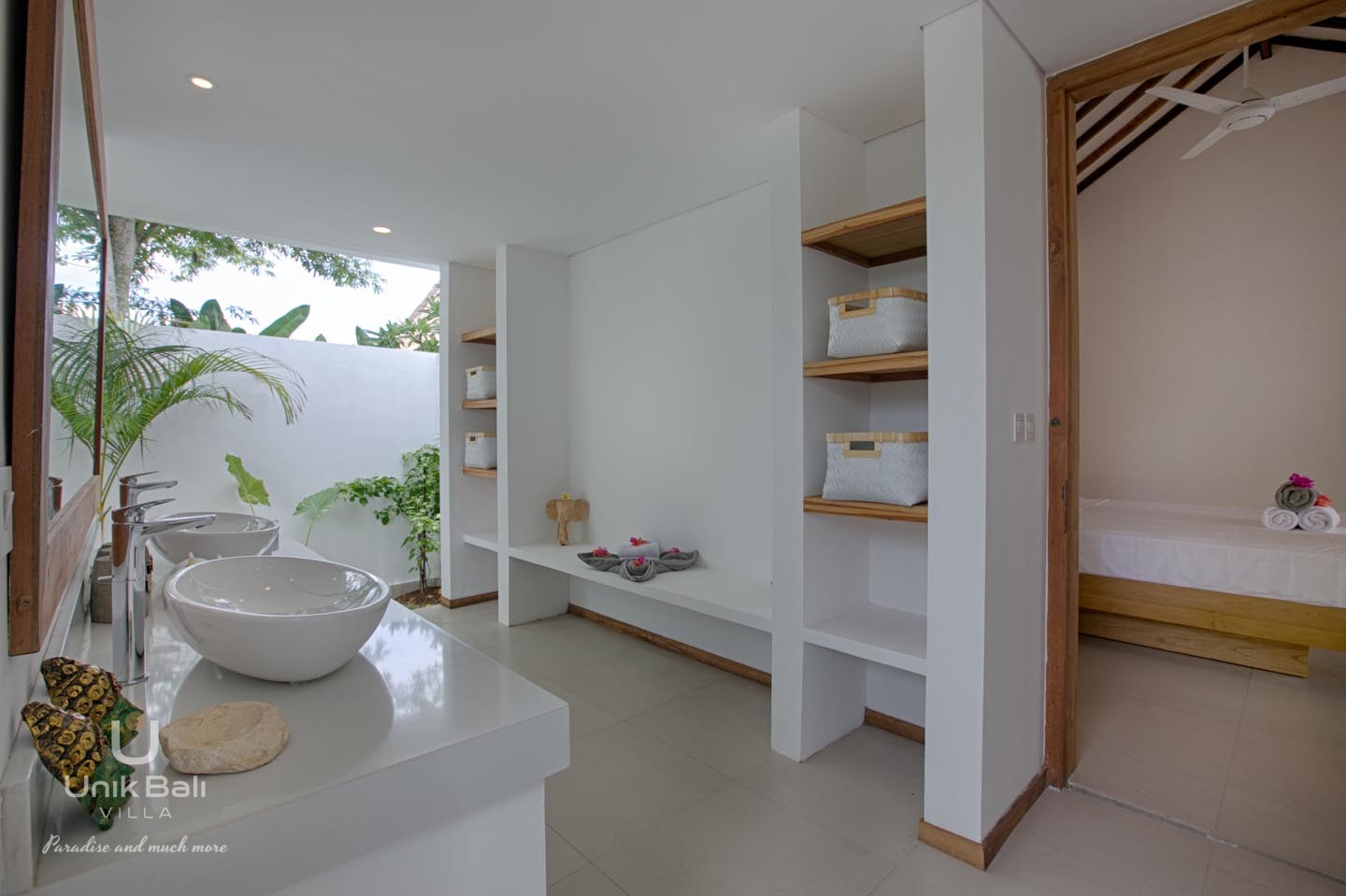 unik-bali-villa-for-rent-ananda-bathroom-dressing-room