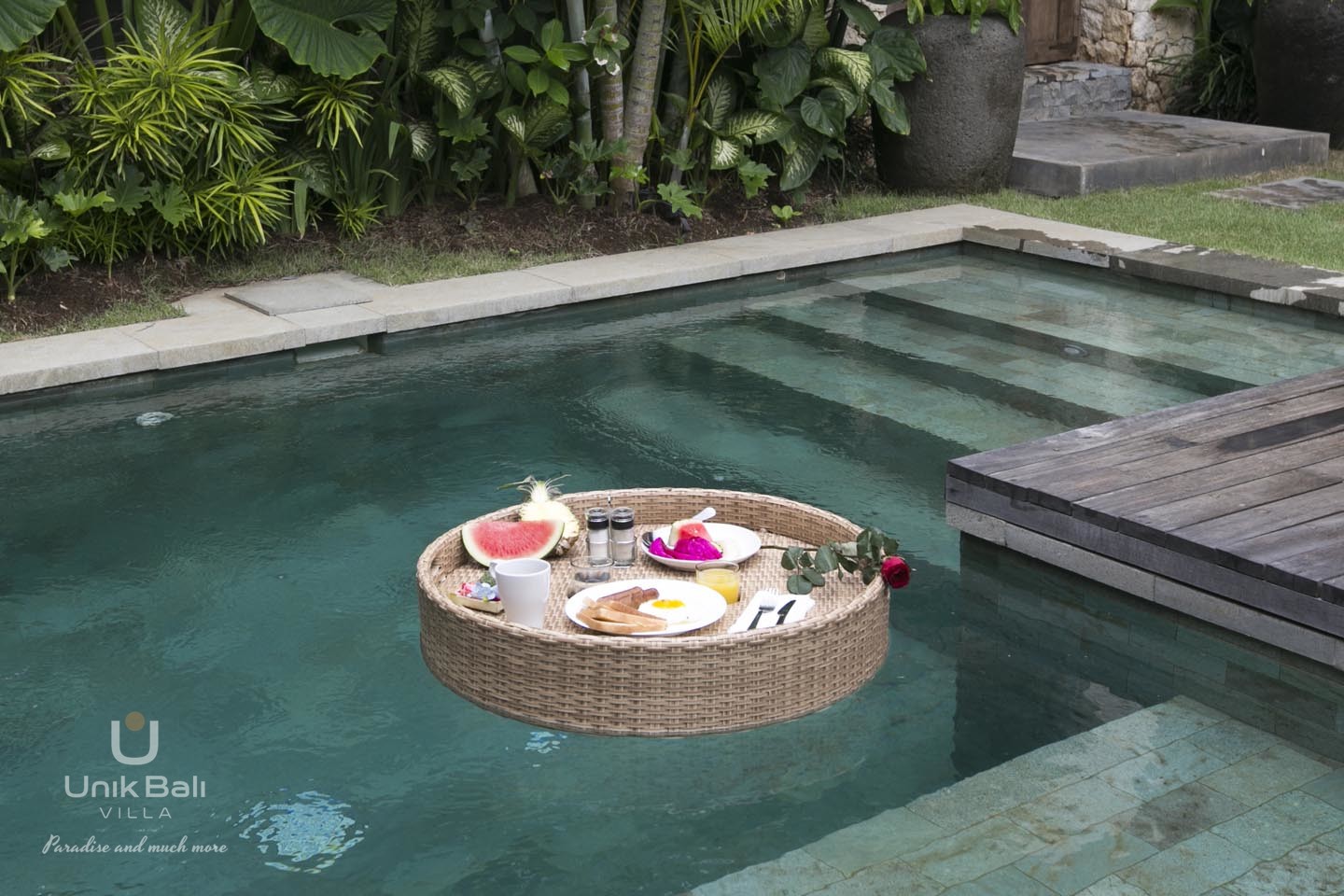 unik-bali-villa-for-rent-romantic-breakfast-private-pool