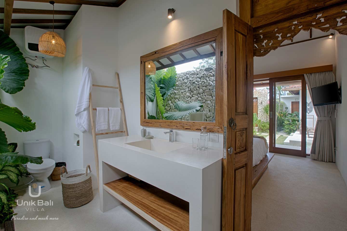 unik-bali-villa-nina-for-rent-private-open-air bathroom